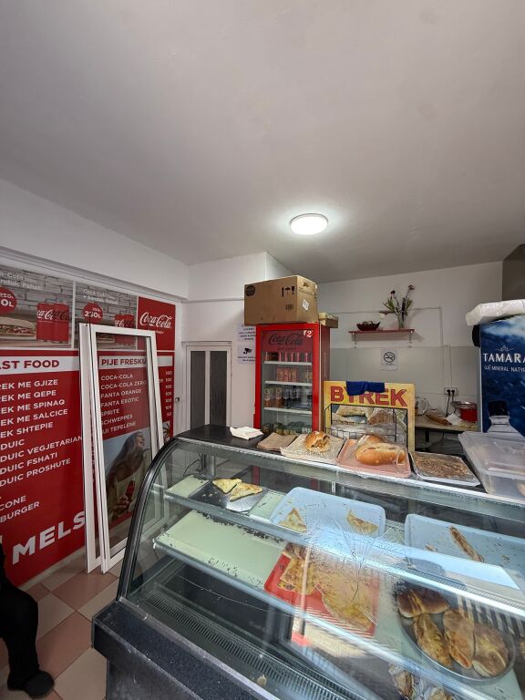 Shitet dyqan ne Laprake ngjitur me Shkollen Ahmet Gashi