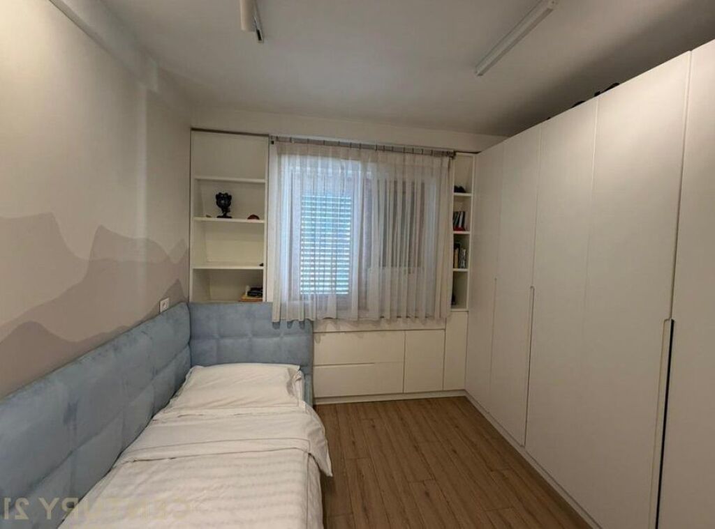 Apartament me qira  2+1+ P , Komuna e Parisit