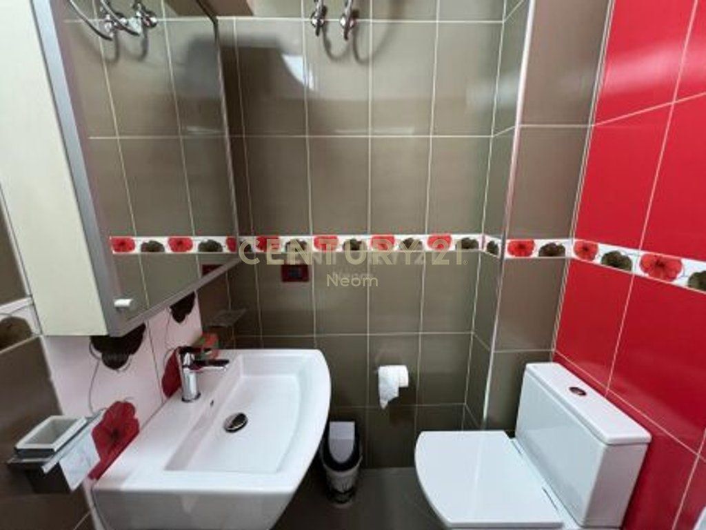 APARTAMENT 2+1 ME QIRA TEK KOMUNA E PARISIT
