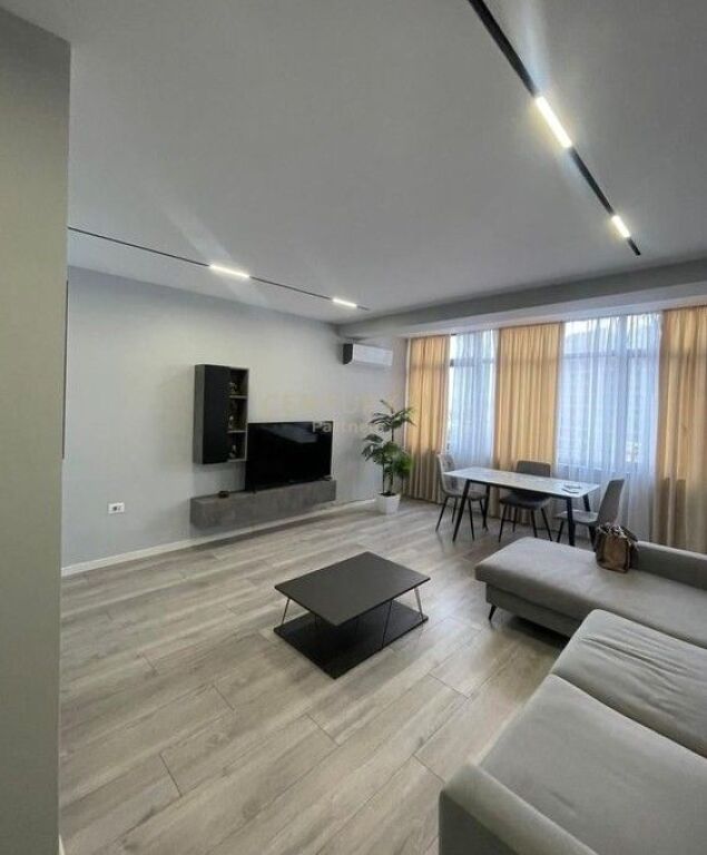 VENDESI APPARTAMENTO 2+1 21 DICEMBRE, TIRANA