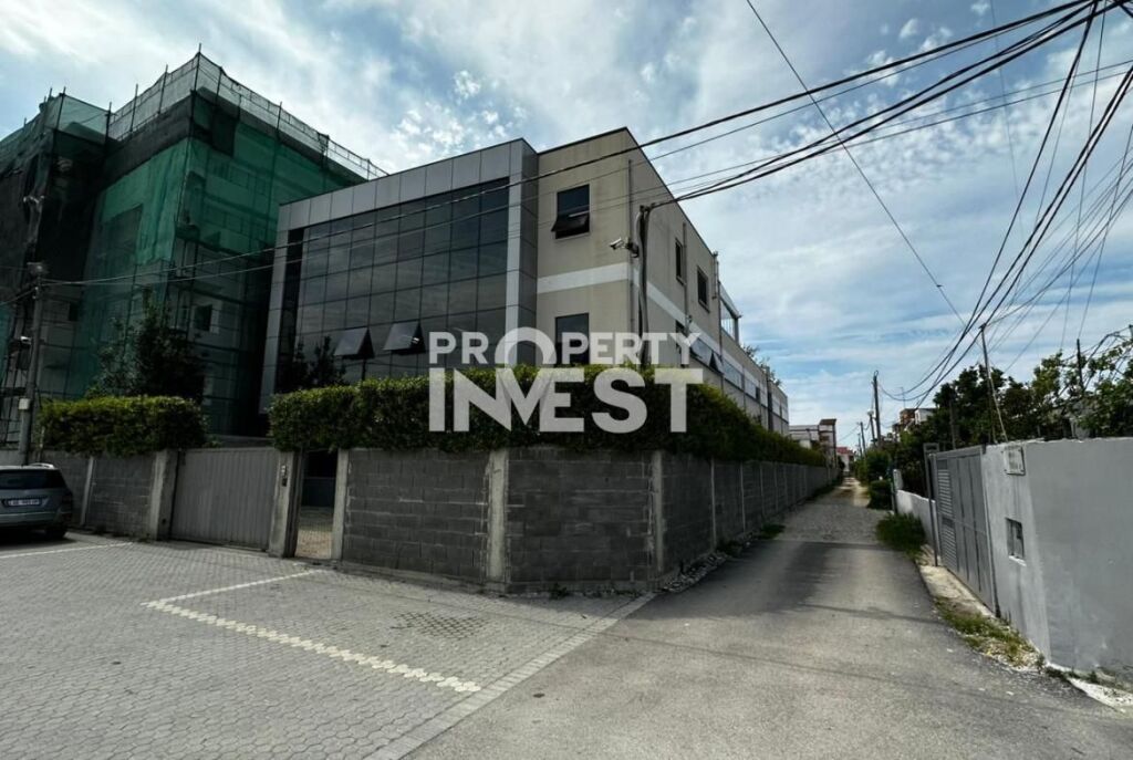 Shitet Kapanon, truall dhe ndertese Durres