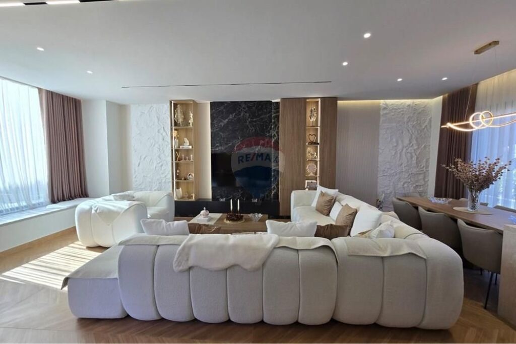 Jepet Vile me qira , Farke