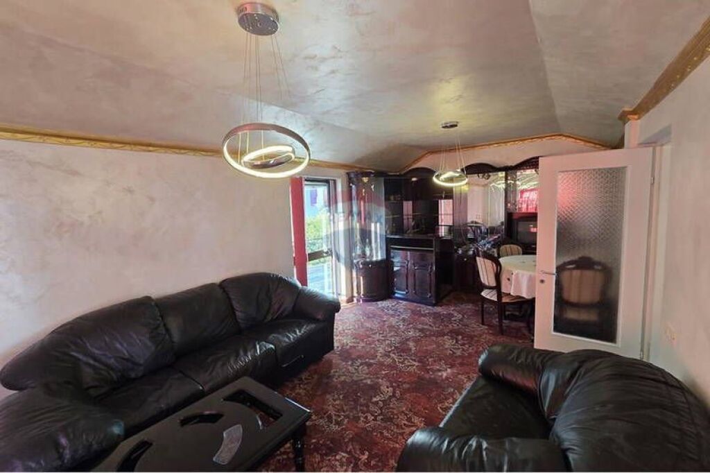 Vilë Tre Katëshe në Shitje në Golem