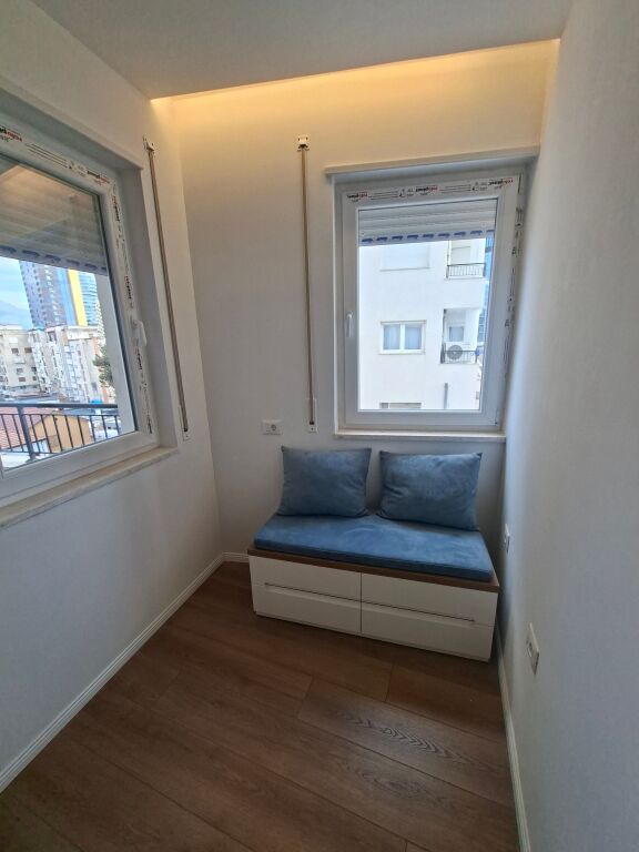 SHITET APARTAMENT  2+1 PIAZZA RR.DURRESIT