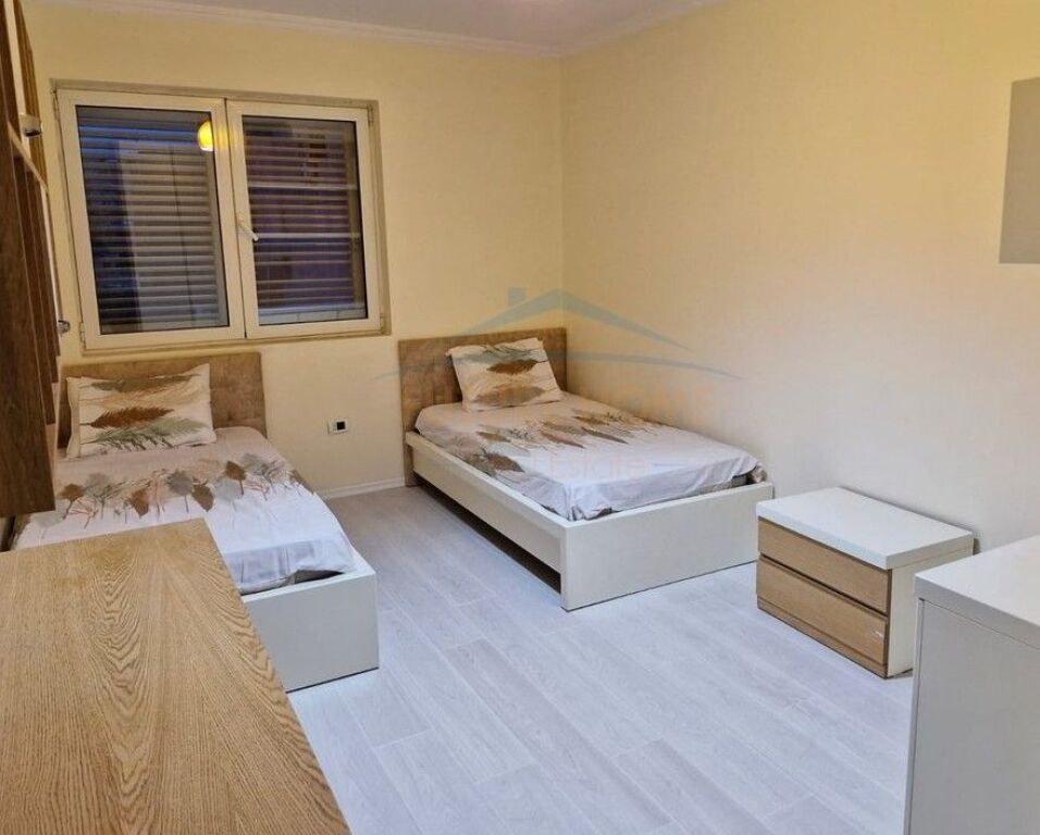 Shitet, Apartament 3+1+2, Porcelan, Tiranë