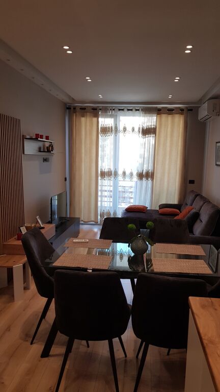 Appartamento 1+1 in affitto presso il sottopasso della Comune di Parigi.