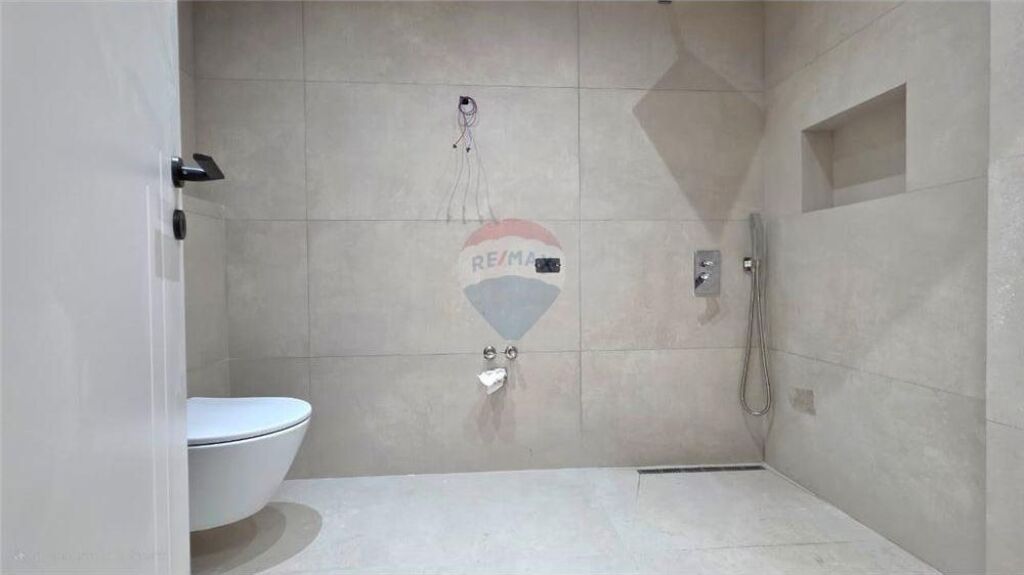 PENTHOUSE EKSKLUZIVE NË SHITJE – LUNGOMARE, VLORË 🌊