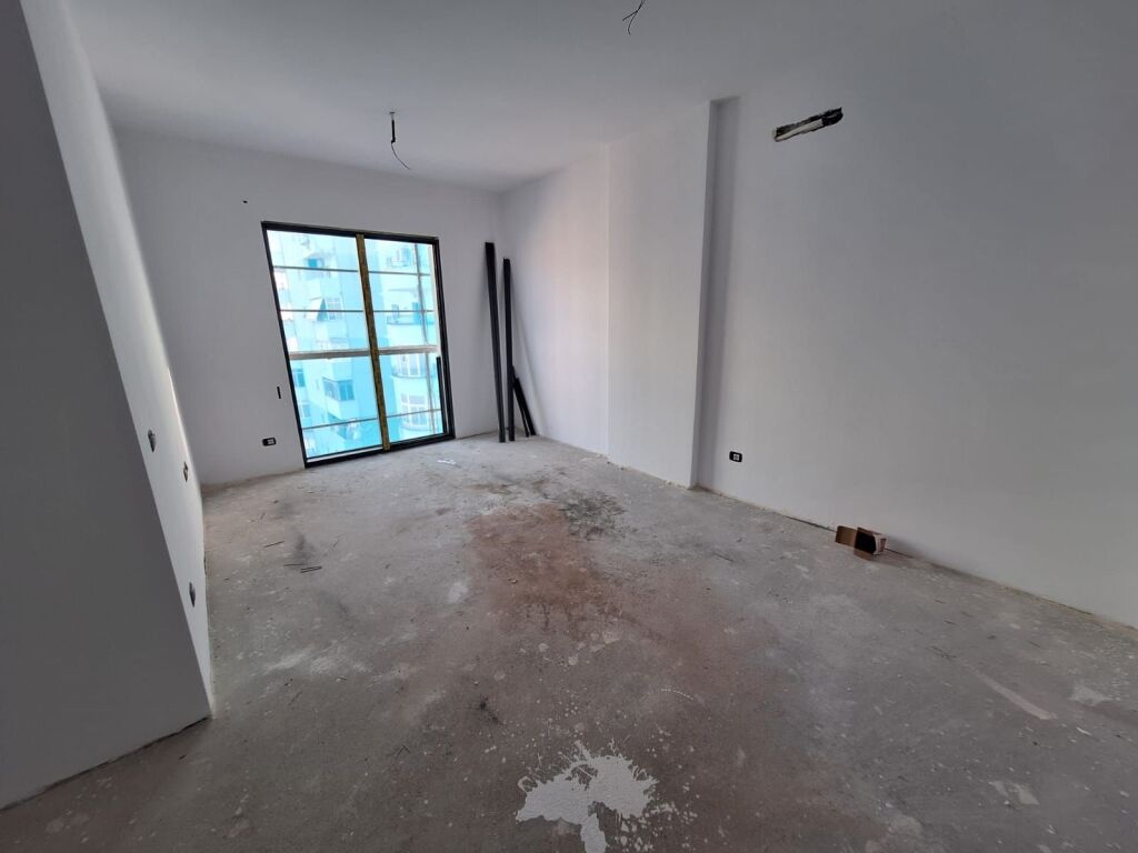 KRISTAL BUILDING, APARTAMENT 2+1 PER SHITJE, 2800€. KOMUNA E PARISIT