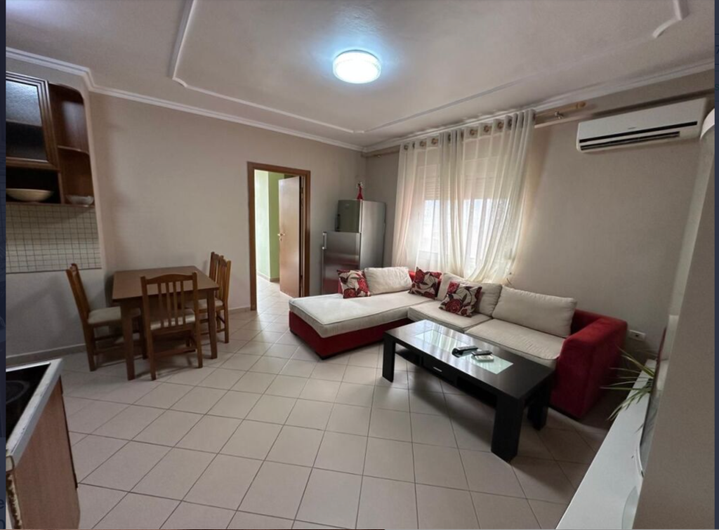 Apartament 1+1, Ballkon, Rruga e Durresit, 945 m nga qendra.