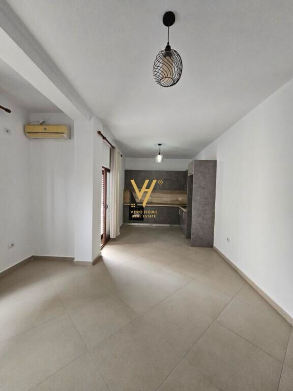 SI DÁ INGRESSO 2+1+CORTILE AL PALAZZO CON FRECCIA 45.000 LEKE