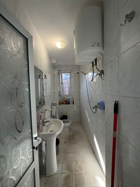 1+1, 2° piano edificio esistente, adiacente all'ospedale tedesco, 130 milioni di lek