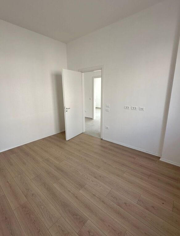 🏡 Vilë 3-Katëshe për Shitje – Collina Verde, pranë TEG