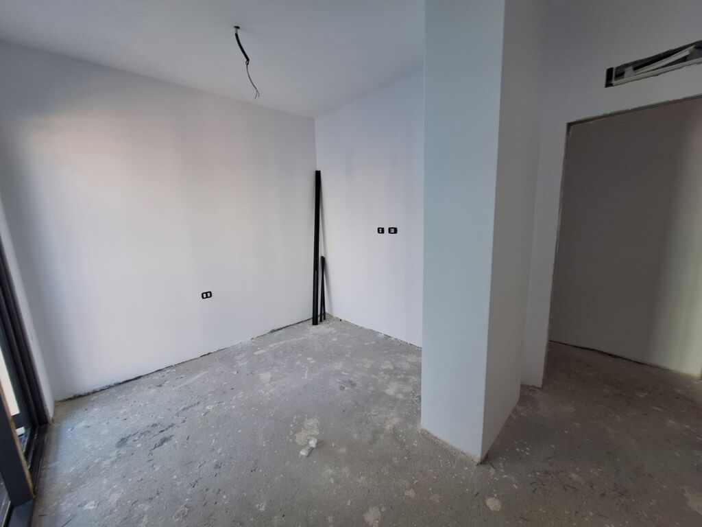 KRISTAL BUILDING, APARTAMENT 2+1 PER SHITJE, 2800€. KOMUNA E PARISIT