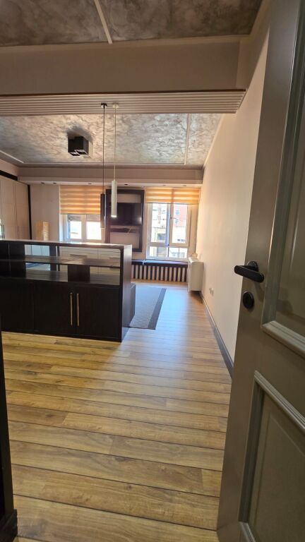 Shitet apartament te Myslym Shyri