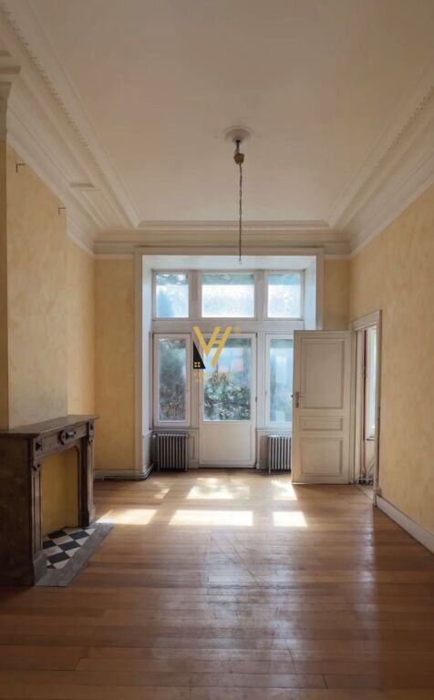 SI DÁ INGRESSO 2+1+CORTILE AL PALAZZO CON FRECCIA 45.000 LEKE