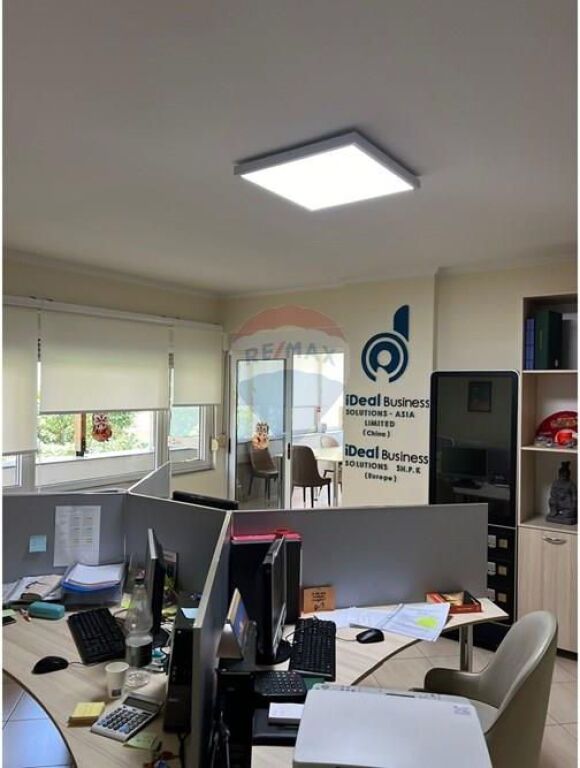 Zyrë për Qira në Bllok, – 82m²