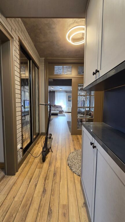 Shitet apartament te Myslym Shyri