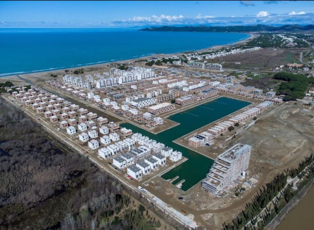 ✨ Vilë ekskluzive në shitje – Turquoise Marina 🌊