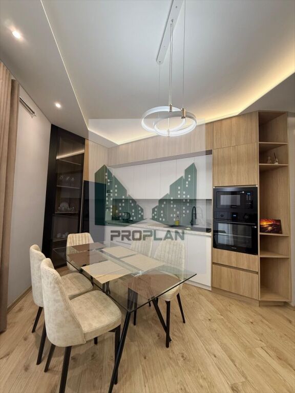 📢JEPET ME QIRA | Apartament 2+1+2 + 2 Poste Parkimi – Rruga e Barrikadave, Qendër