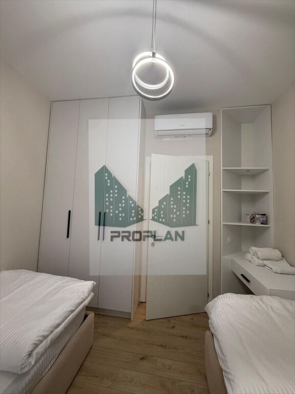 📢JEPET ME QIRA | Apartament 2+1+2 + 2 Poste Parkimi – Rruga e Barrikadave, Qendër