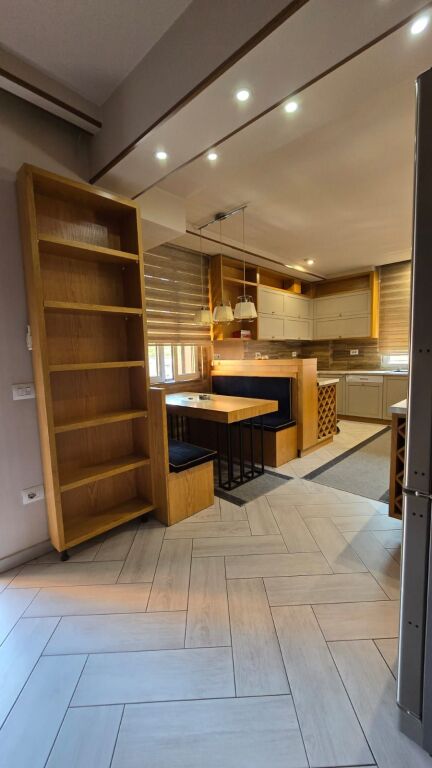 Shitet apartament te Myslym Shyri