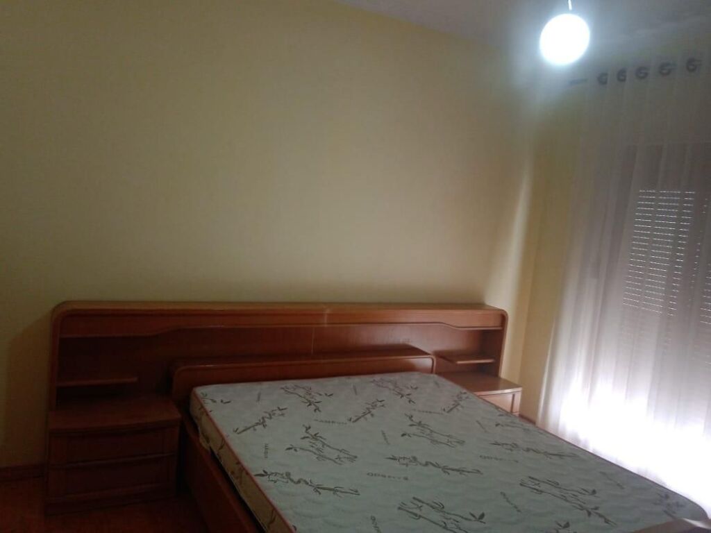 Jepet shtepi me qira 3+1