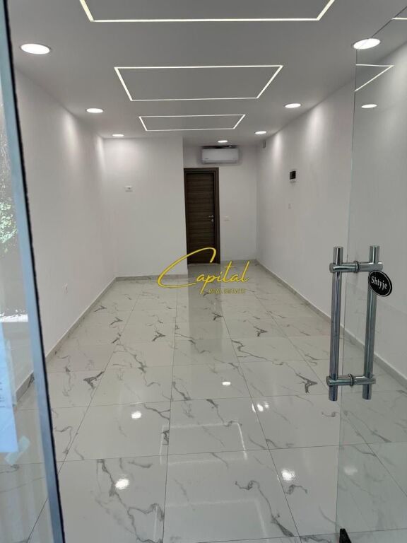 SHOP FOR RENT 31 M2 AMERICAN EMBASSY 400 EURO