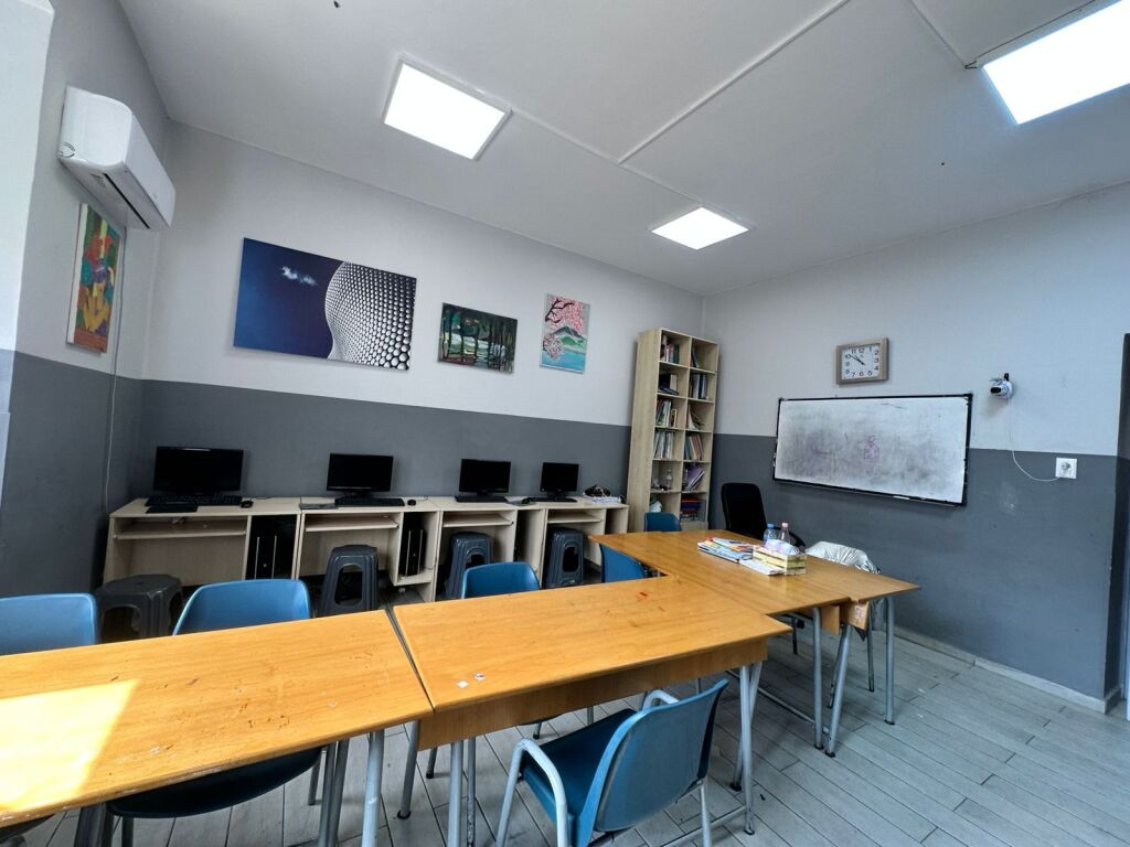 Open Space Office Apartment for Rent in Bllok