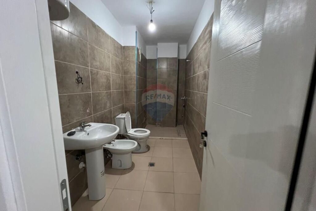 Apartament 3+1 për shitje në Rrugën 5 Maji, Tiranë