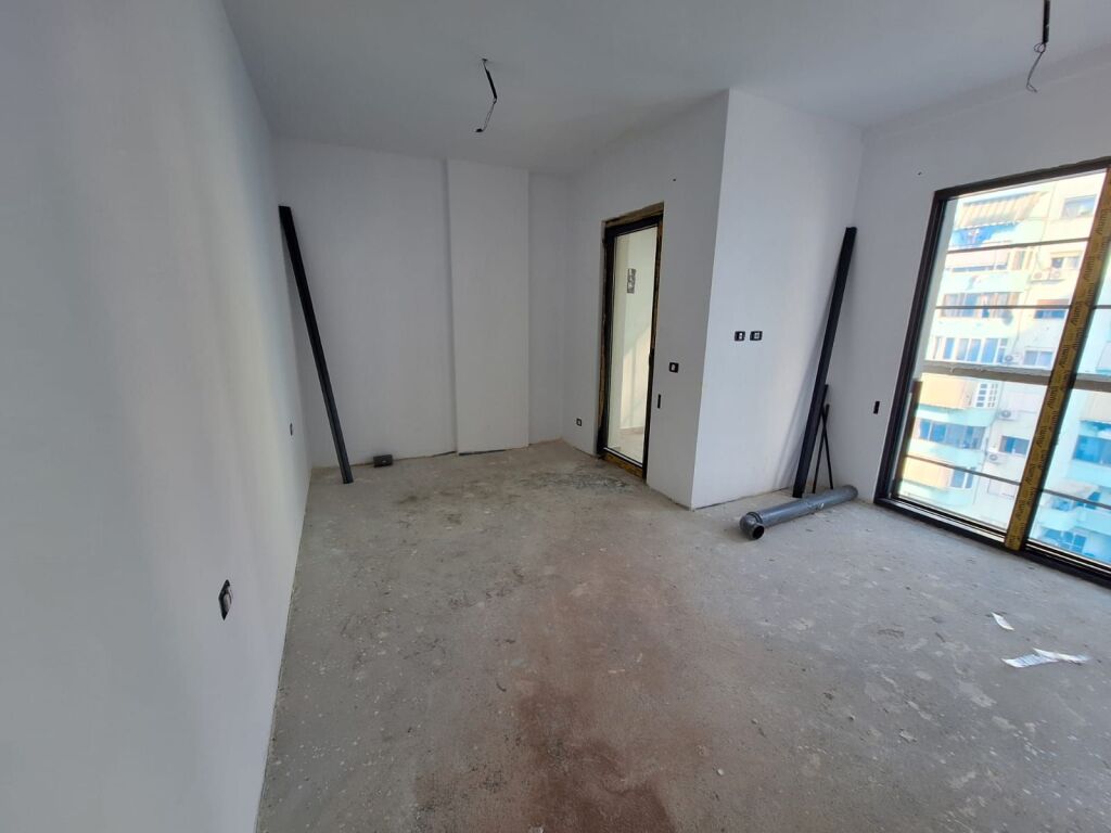KRISTAL BUILDING, APARTAMENT 2+1 PER SHITJE, 2800€. KOMUNA E PARISIT