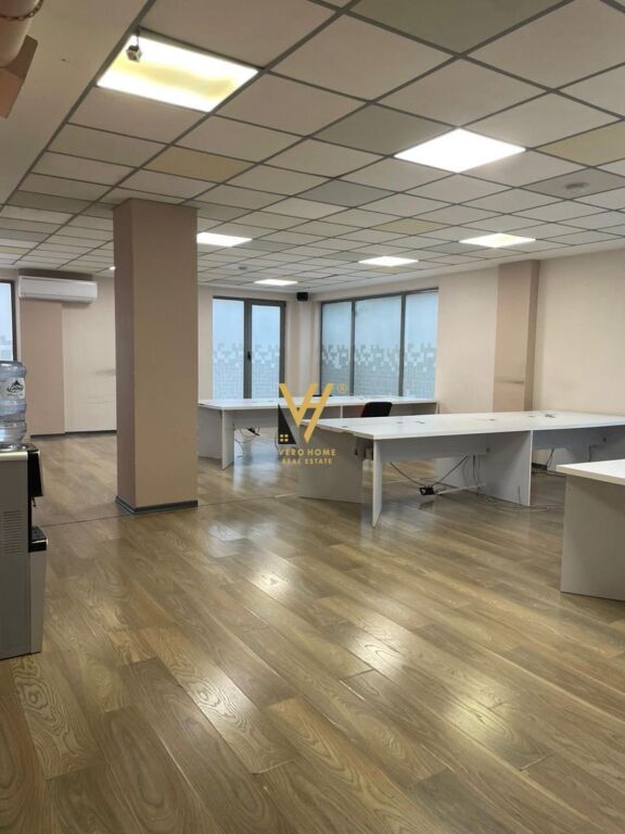OFFICE 307 M2 FOR RENT ON ABDULLA KETA STREET, CENTER 3,400 EURO