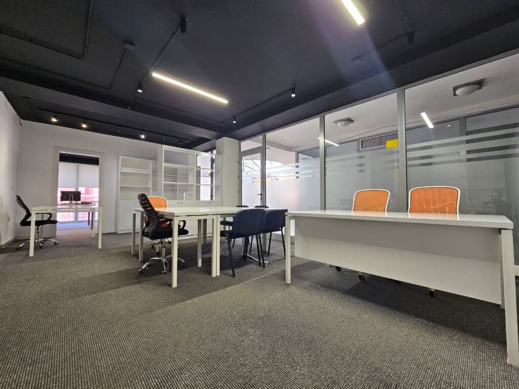 Zyra per qira tek Pazari i Ri