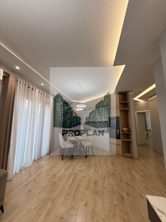 📢JEPET ME QIRA | Apartament 2+1+2 + 2 Poste Parkimi – Rruga e Barrikadave, Qendër