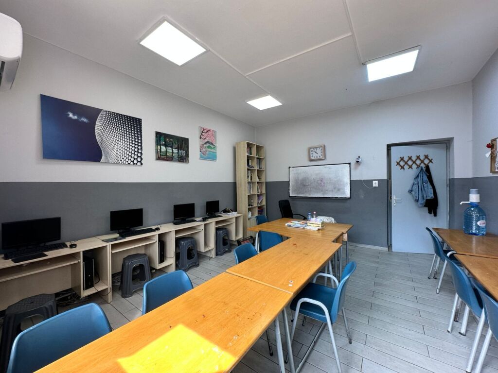 Open Space Office Apartment for Rent in Bllok