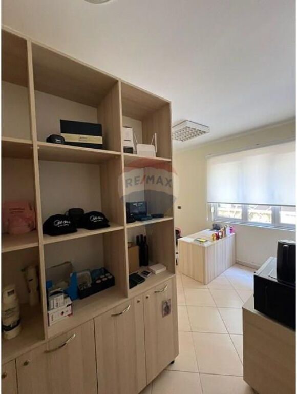 Zyrë për Qira në Bllok, – 82m²