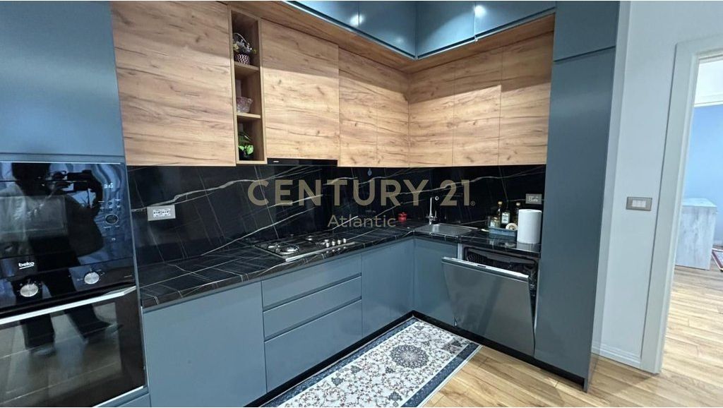 JEPET APARTAMENT ME QERA 2+1+DEPO NE QENDER TE DURRESIT !