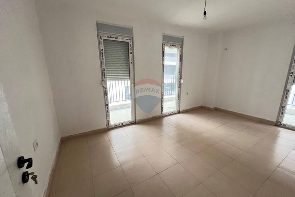 Apartament 3+1 për shitje në Rrugën 5 Maji, Tiranë