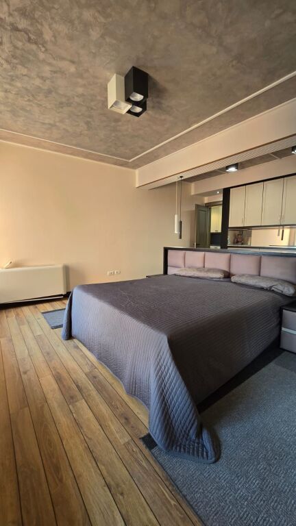 Shitet apartament te Myslym Shyri