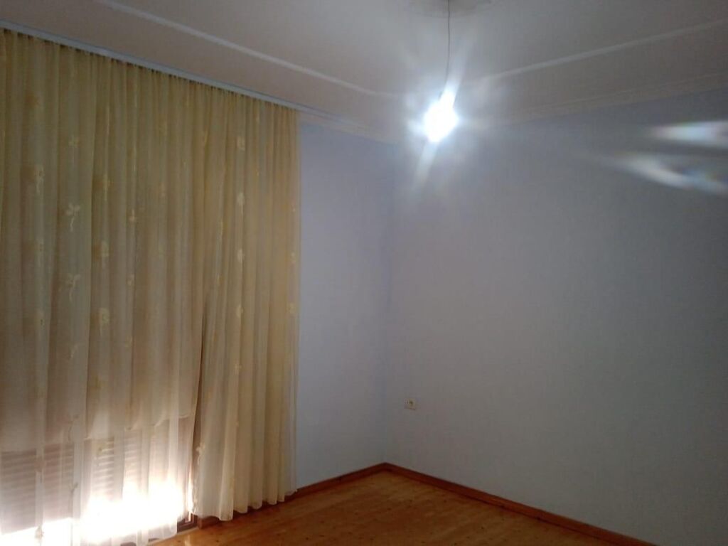 Jepet shtepi me qira 3+1