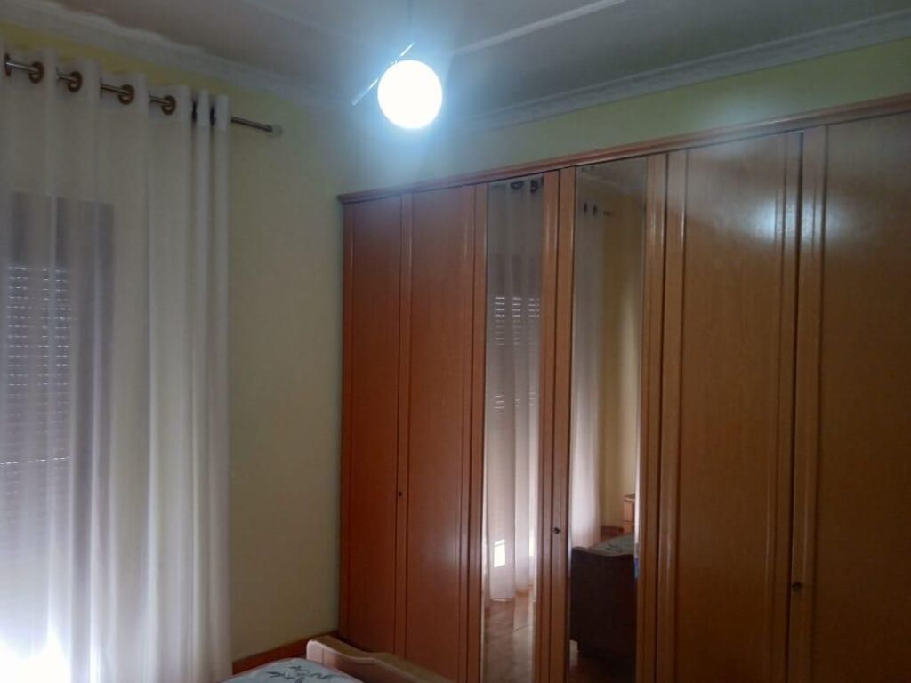 Jepet shtepi me qira 3+1