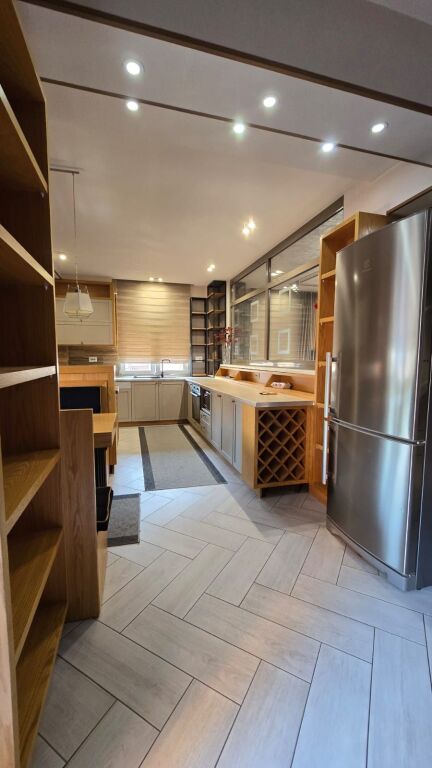 Shitet apartament te Myslym Shyri