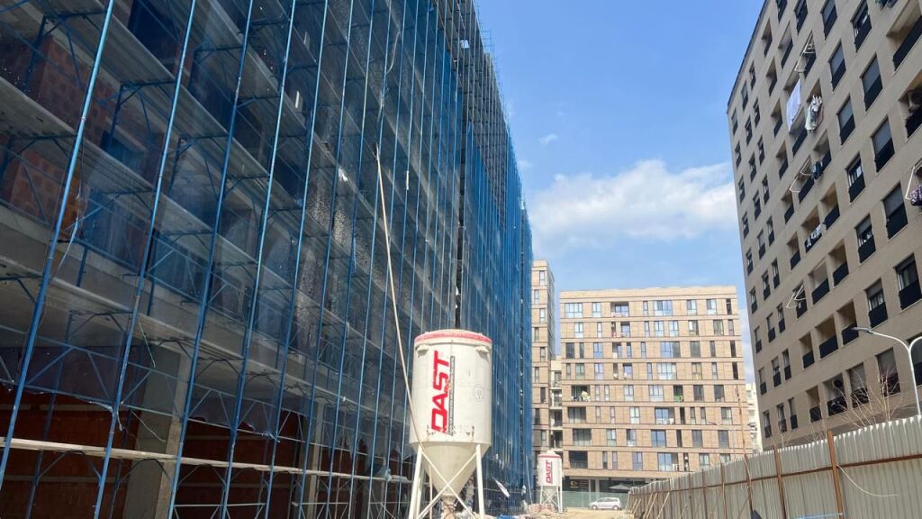 FOR SALE: Spacious 2+1+2 Apartment @ Mei's Residence