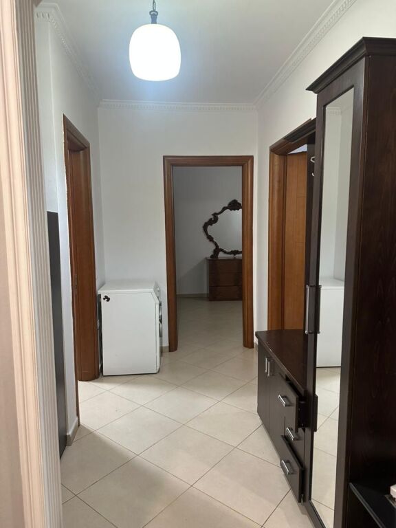 Appartamento 2+1, Astir!