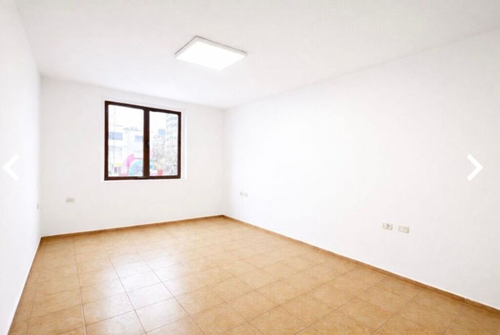 Apartament ne shitje, Sheshi Willson, pamje nga rruga kryesore