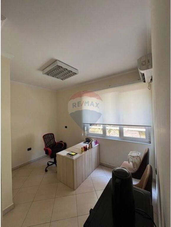 Zyrë për Qira në Bllok, – 82m²