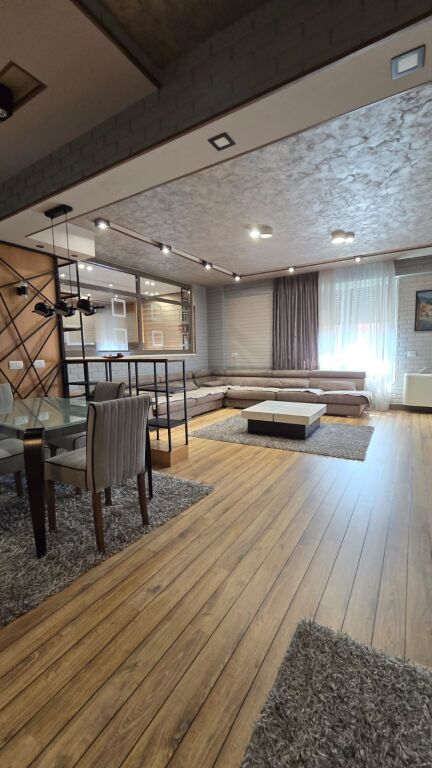 Shitet apartament te Myslym Shyri