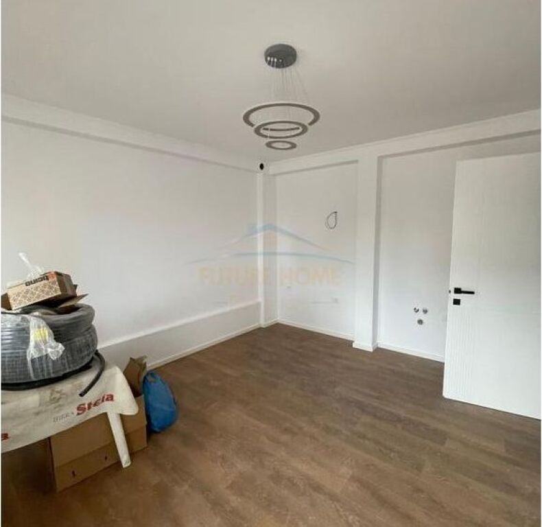 In vendita, Appartamento 1+1+Guardaroba, Mercato Elettrico, Tirana.