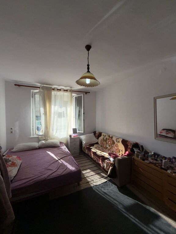 1+1, 2° piano edificio esistente, adiacente all'ospedale tedesco, 130 milioni di lek