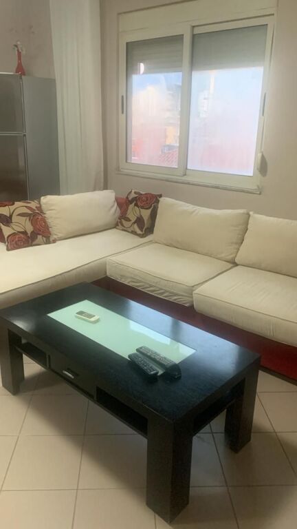 Apartament 1+1, Ballkon, Rruga e Durresit, 945 m nga qendra.