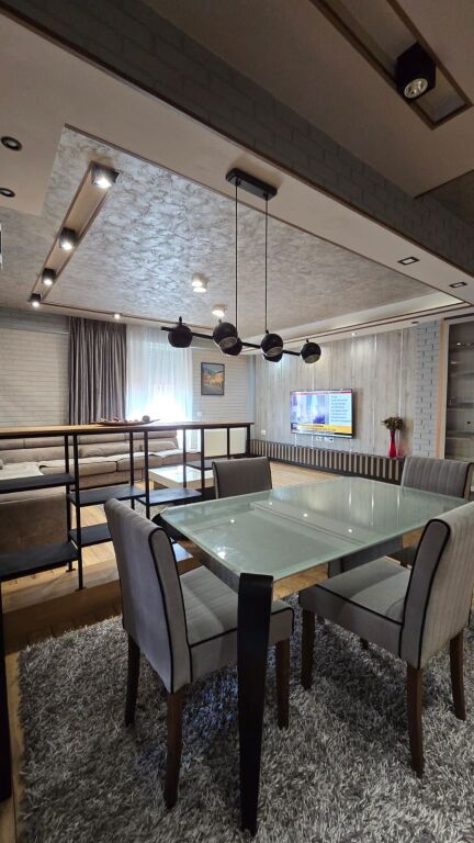 Shitet apartament te Myslym Shyri